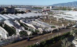 Antalya’da sağanak ve hortum! 6 kişi yaralandı, 1000 dönüm sera zarar gördü