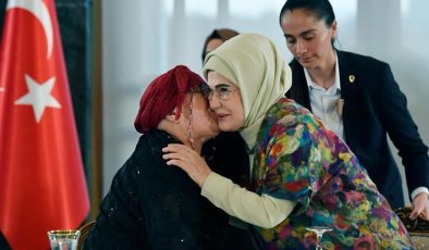 Emine Erdoğan huzurevi sakinleriyle iftarda buluştu: Kültürümüzde yaşlılığın müstesna bir değeri vardır