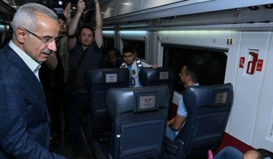 Hızlı trenlerde bayram hediyesi! ‘Emeklilerimize trenlerde yüzde 10 indirim uygulayacağız’