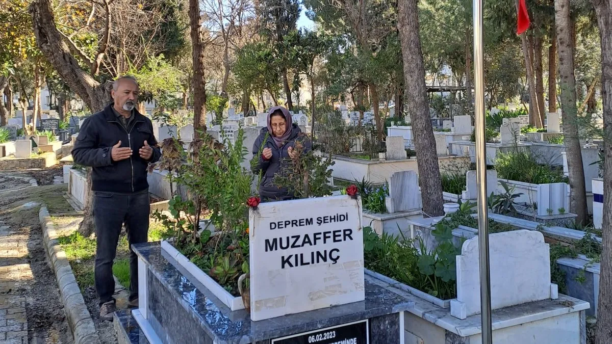 Deprem şehidi Fethiye’deki mezarında anıldı