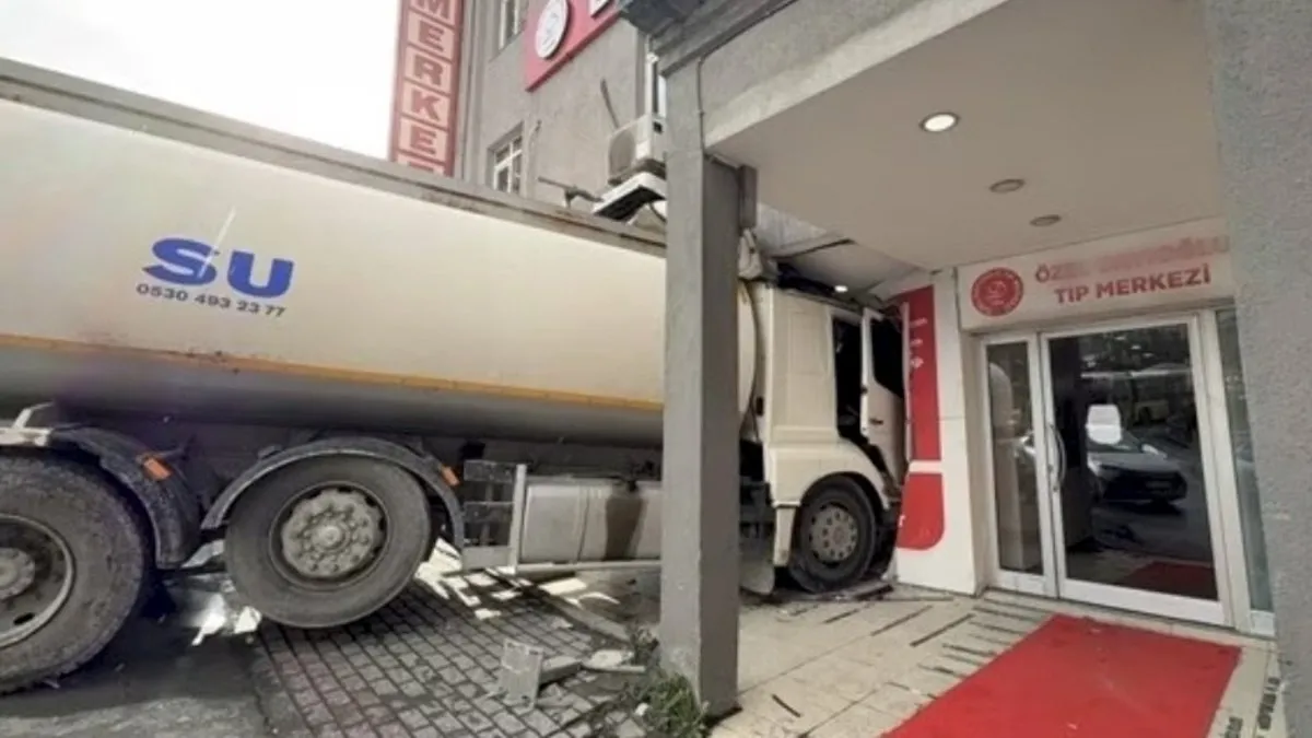 Hızını alamayan su tankeri tıp merkezine daldı