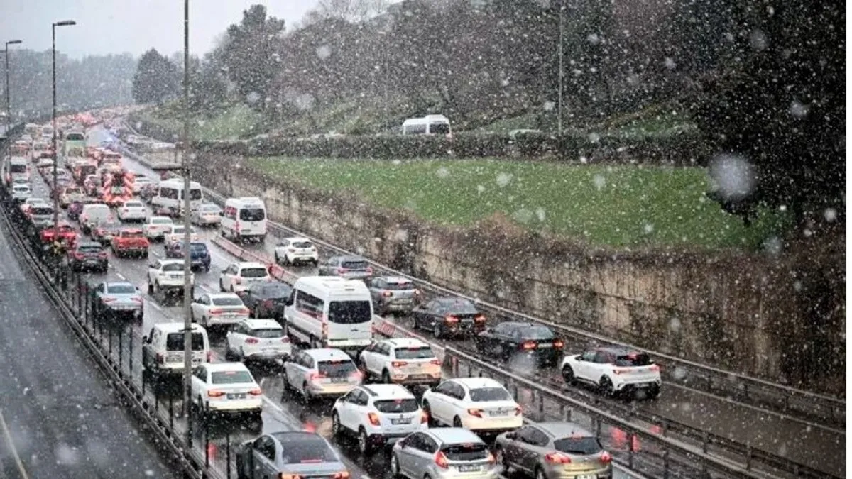 İstanbul’da kar bölgesel olarak etkili oldu