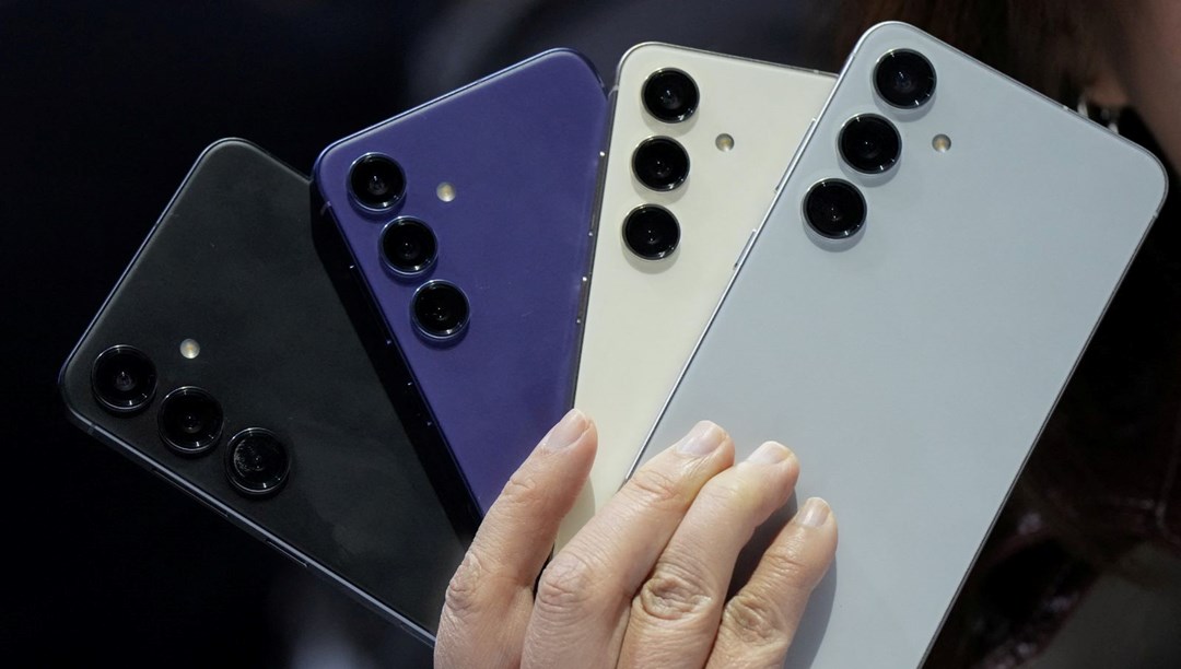 Samsung’dan üçe katlanabilen telefon geliyor