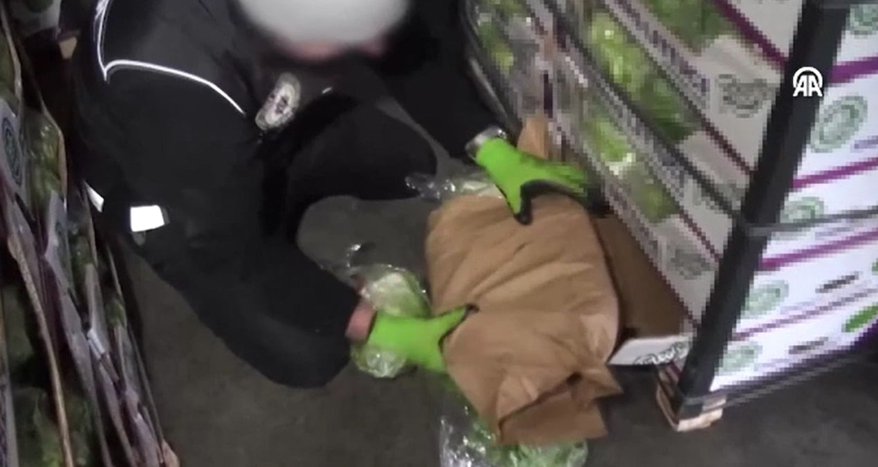 Sebzelerin arasında kilolarca uyuşturucu bulundu