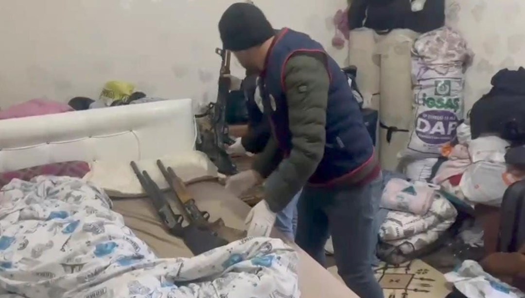 Vatandaşı alıkoyarak gasp eden 8 zanlıdan 2’si tutuklandı