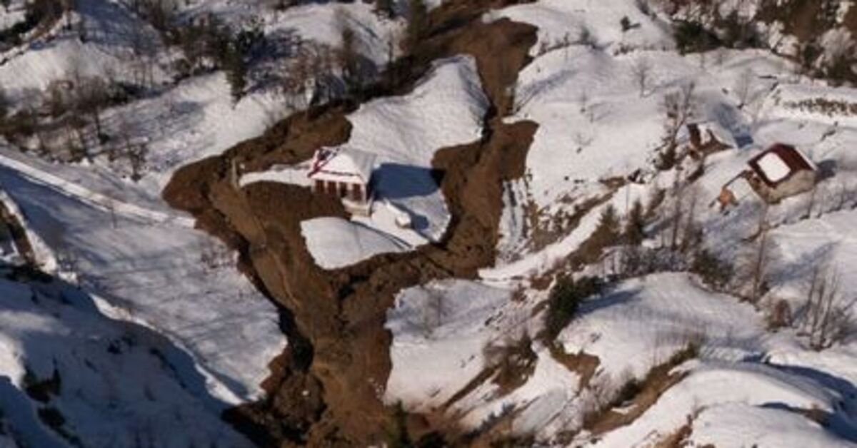 Ardeşen’de heyelan! 4 ev boşaltıldı